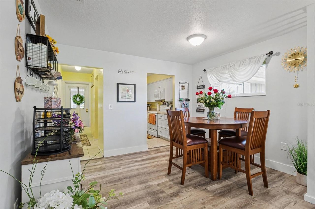 1327 Glendale Circle W, Unit 218, Sarasota, FL 34232 Photo