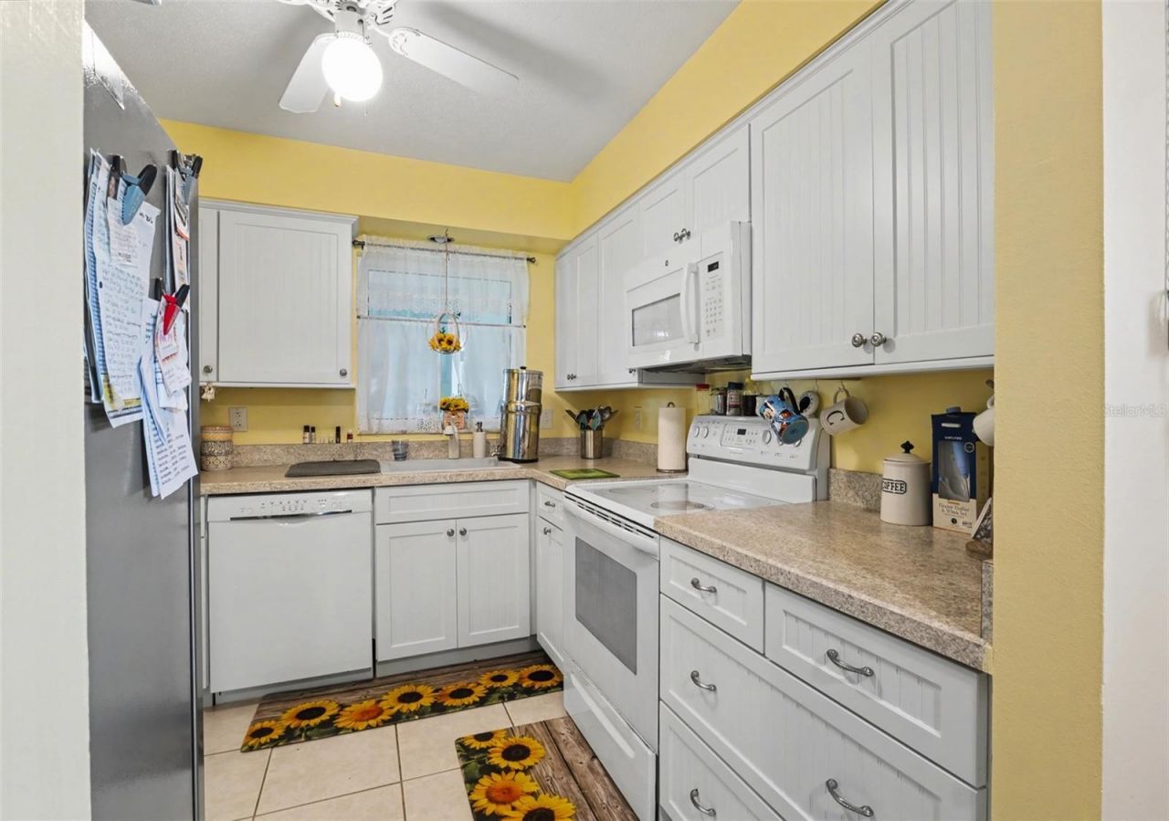 1327 Glendale Circle W, Unit 218, Sarasota, FL 34232 Photo