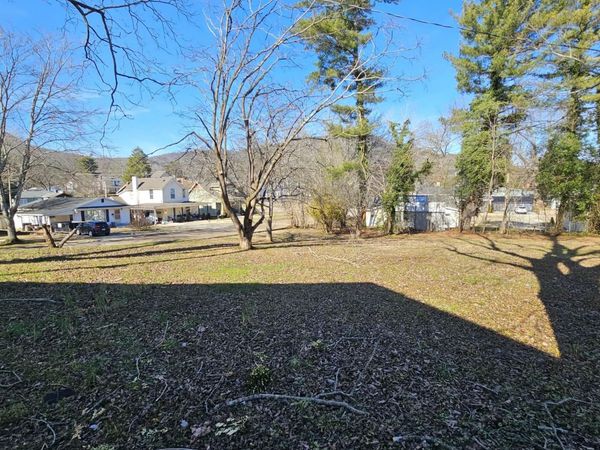 14 Holly Avenue , South Pittsburg, TN 37380