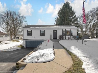 2571 W Choctaw Drive, London, OH 43140
