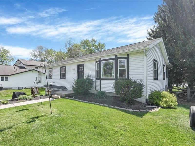 2571 W Choctaw Drive, London, OH 43140 Photo 5