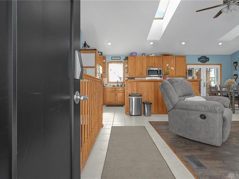 2571 W Choctaw Drive, London, OH 43140 Photo 5