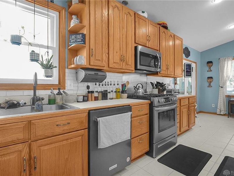 2571 W Choctaw Drive, London, OH 43140 Photo 7