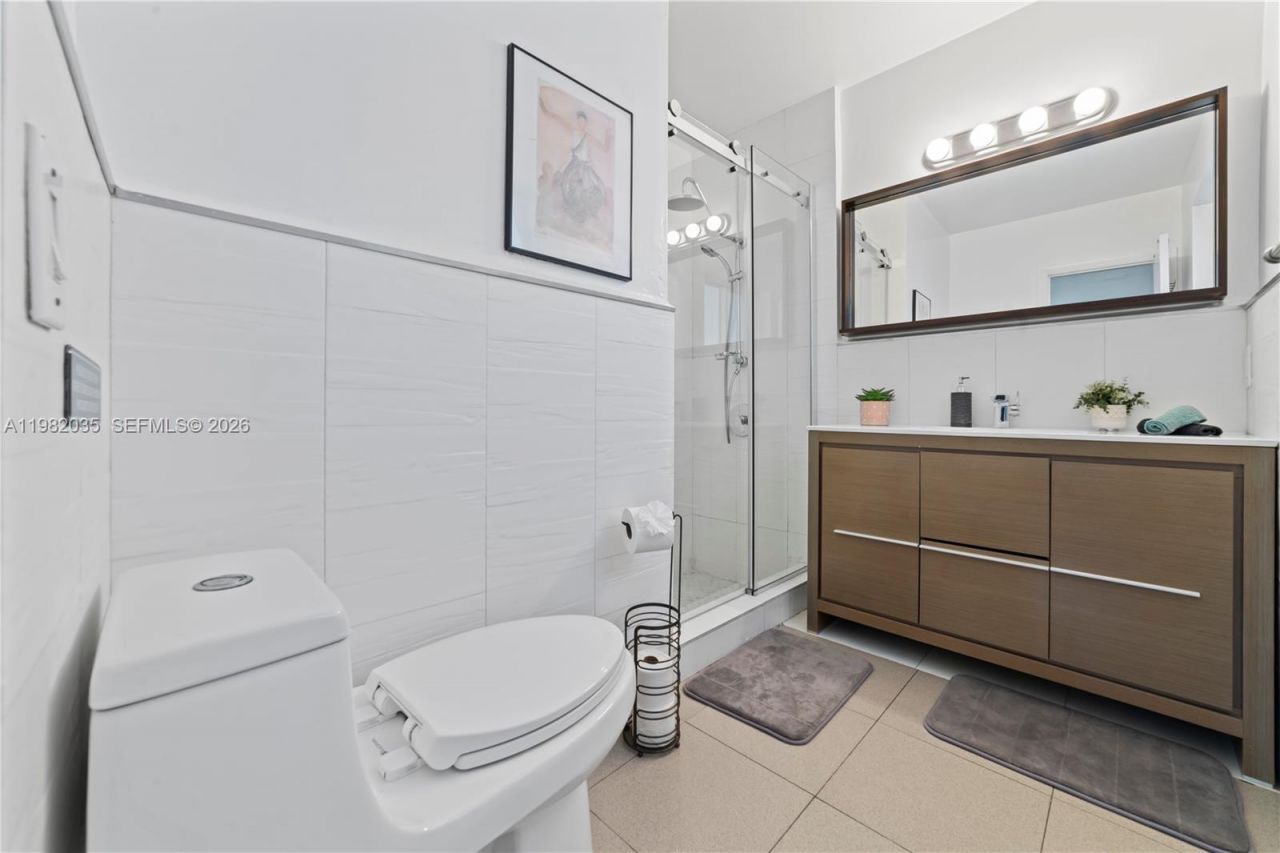 19440 NE 18th Pl , Miami, FL 33179 Photo