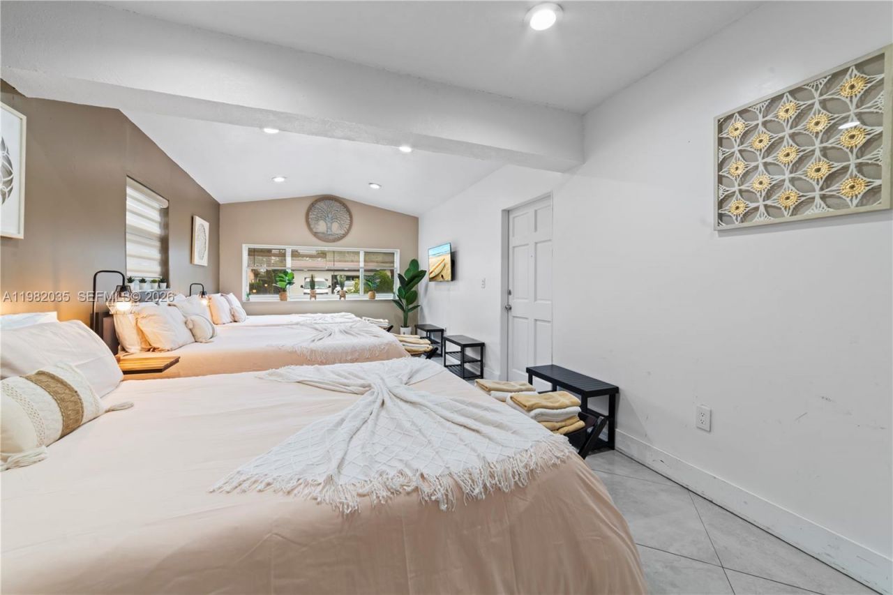 19440 NE 18th Pl , Miami, FL 33179 Photo