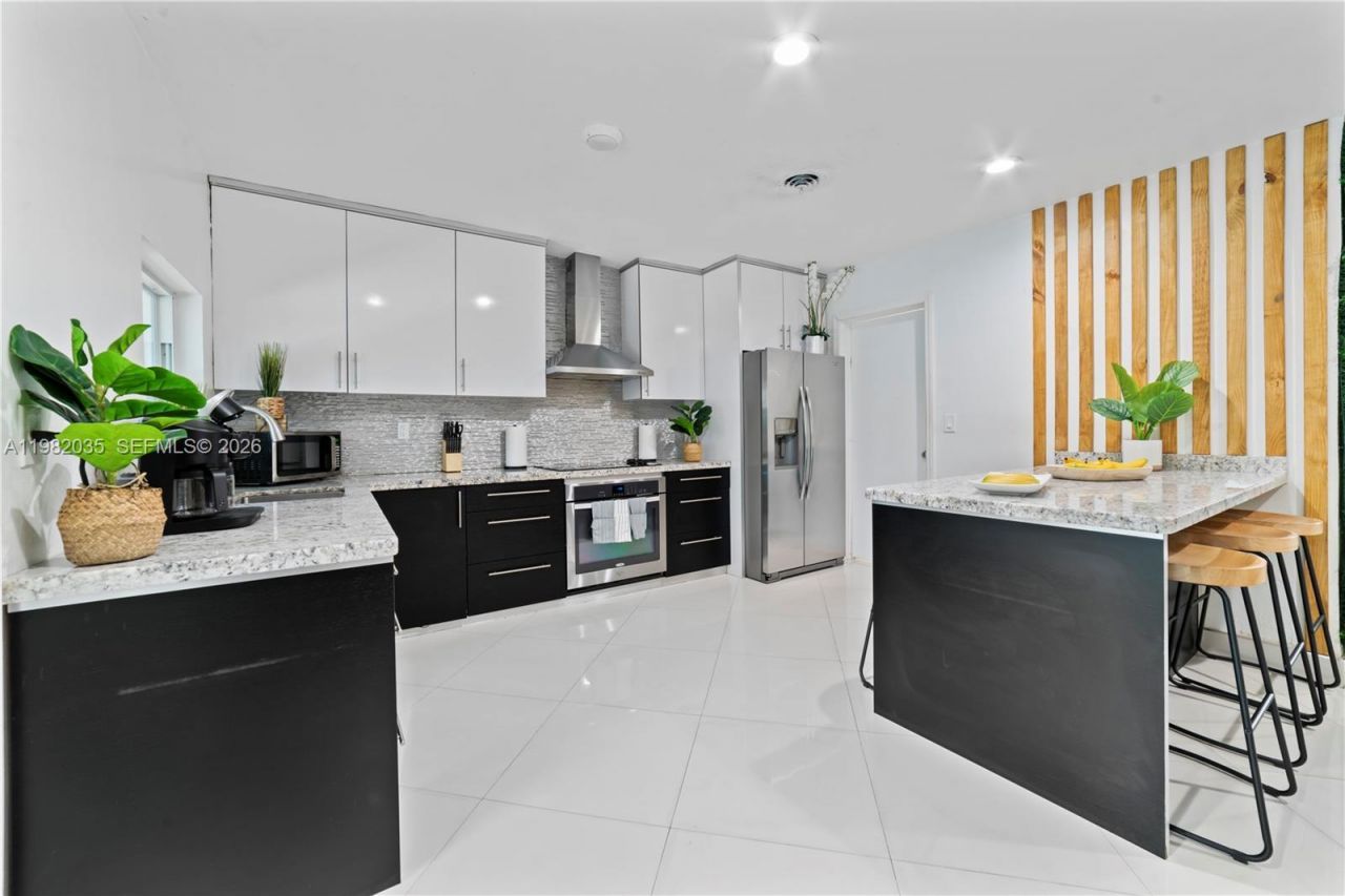 19440 NE 18th Pl , Miami, FL 33179 Photo