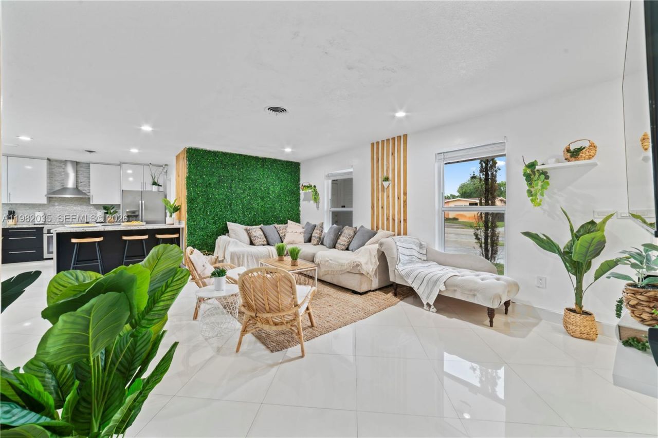 19440 NE 18th Pl , Miami, FL 33179 Photo