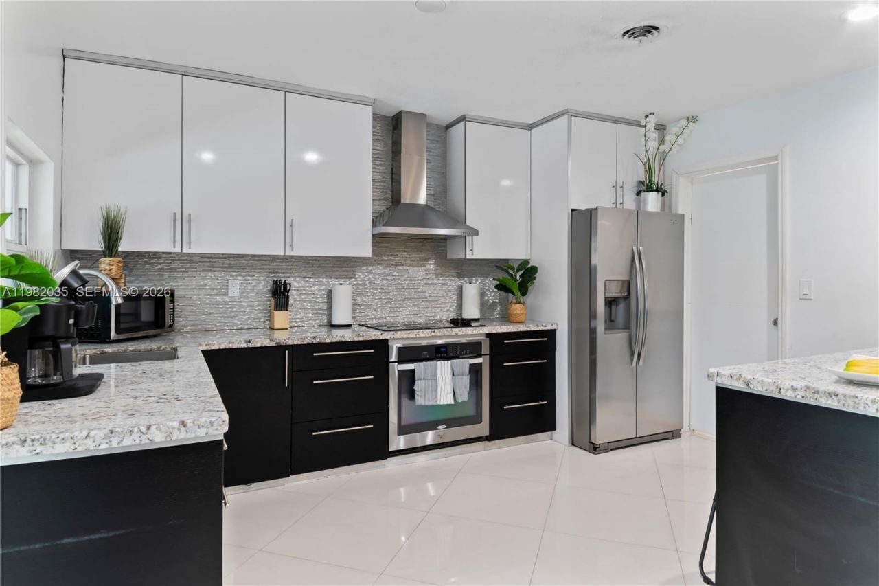 19440 NE 18th Pl , Miami, FL 33179 Photo