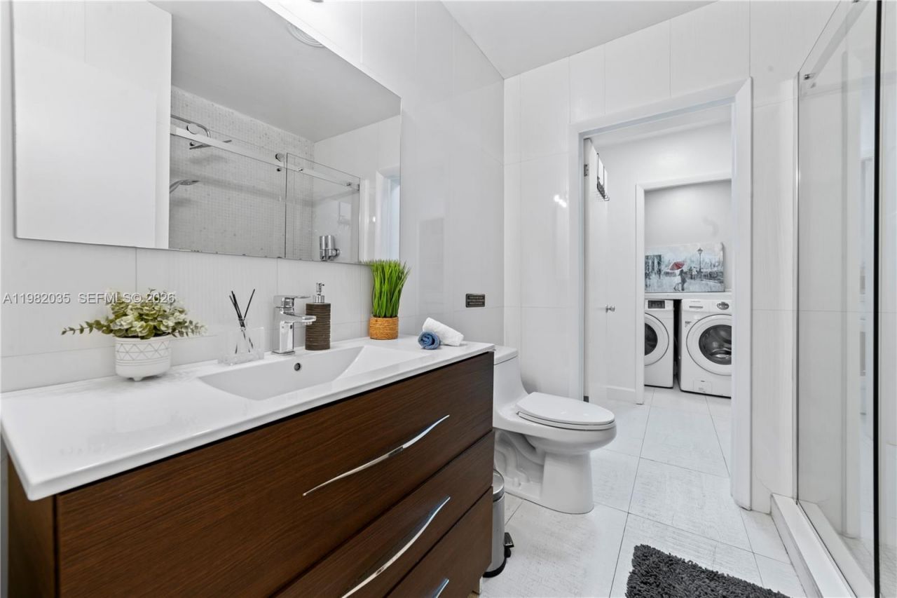 19440 NE 18th Pl , Miami, FL 33179 Photo