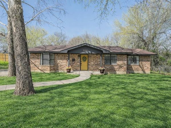 302 W Hale Avenue, Decatur, TX 76234