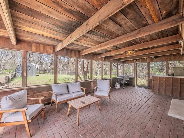 302 W Hale Avenue, Decatur, TX 76234