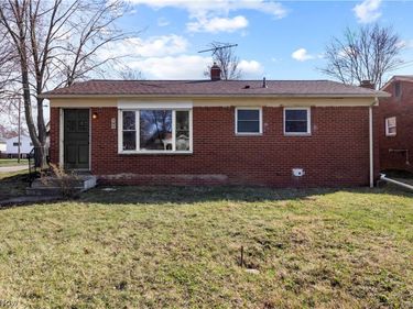 897 Livermore Lane, Elyria, OH 44035