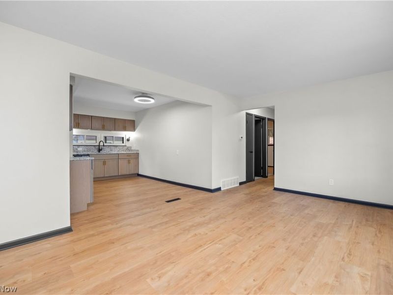 897 Livermore Lane, Elyria, OH 44035 Photo 3