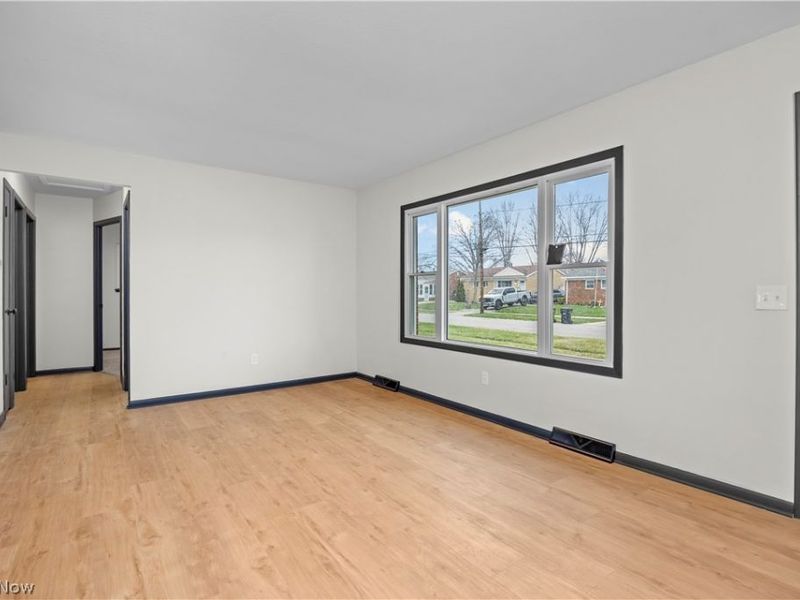 897 Livermore Lane, Elyria, OH 44035 Photo 4