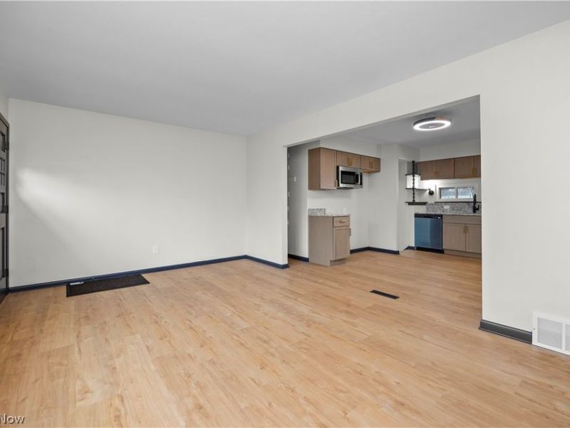 897 Livermore Lane, Elyria, OH 44035 Photo 5