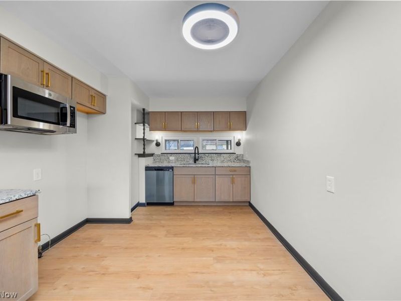 897 Livermore Lane, Elyria, OH 44035 Photo 7