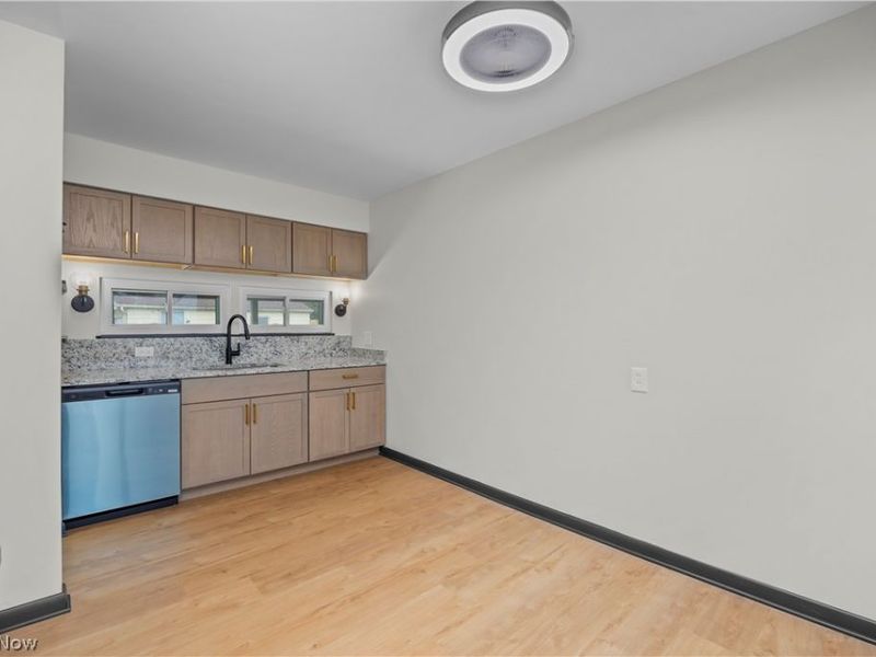 897 Livermore Lane, Elyria, OH 44035 Photo 8