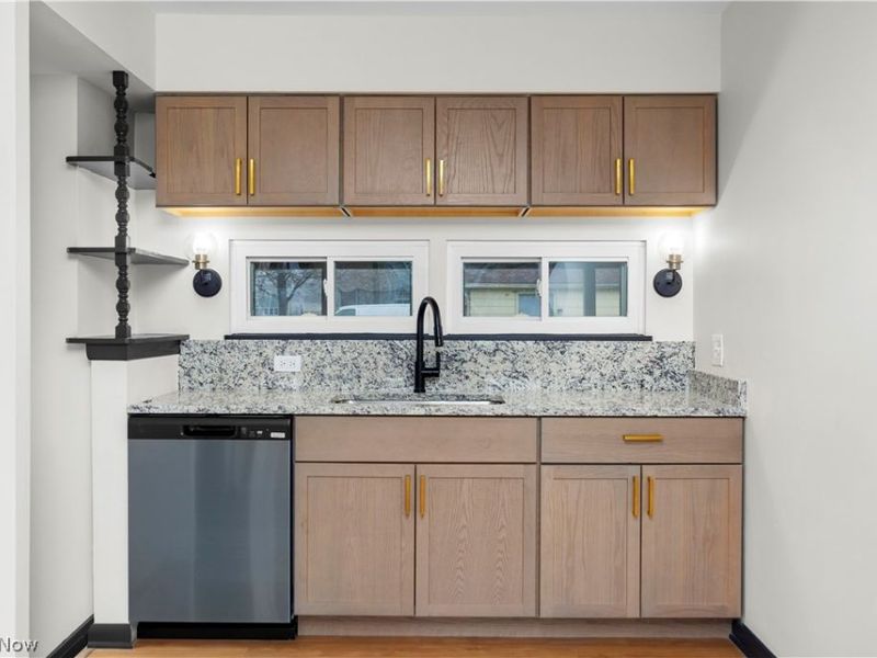 897 Livermore Lane, Elyria, OH 44035 Photo 9