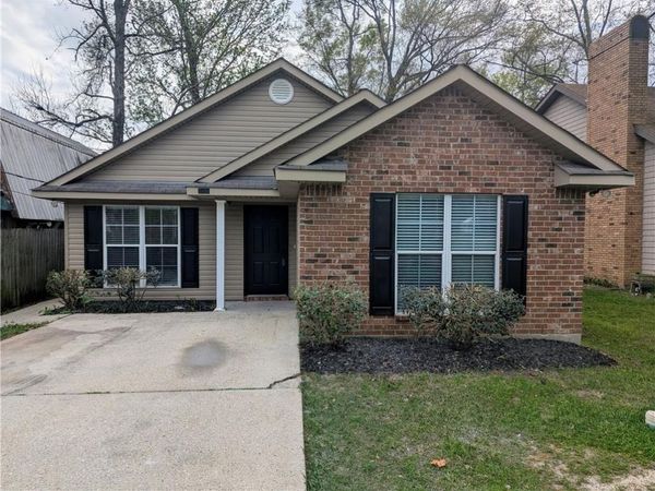 2140 DUPARD Street , Mandeville, LA 70448