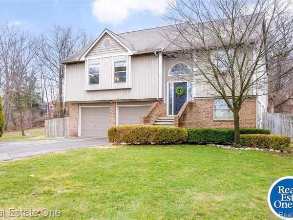 1345 S Milford Road, Milford Vlg, MI 48381