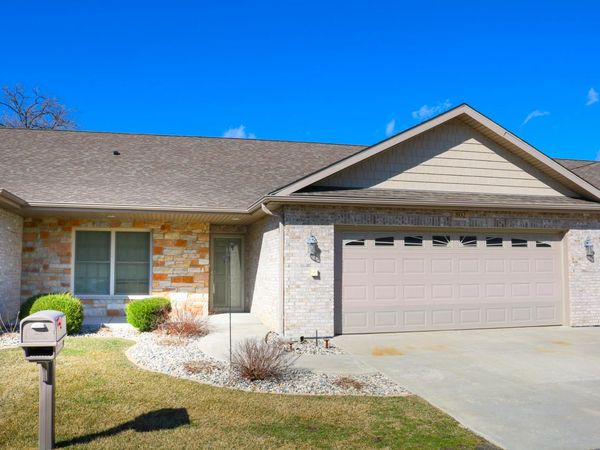 802 Veterans Lane, Crown Point, IN 46307