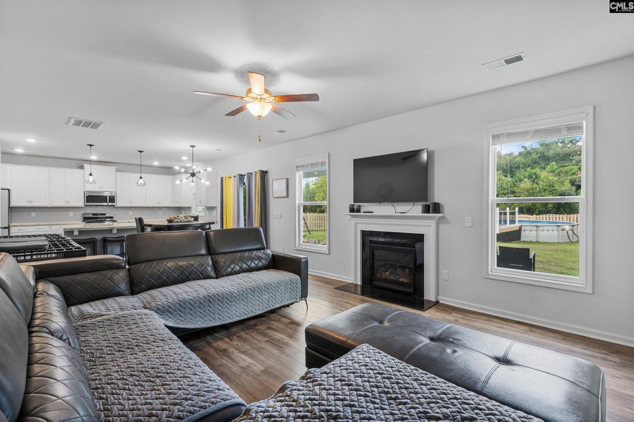 146 Belfast Way Photo 15