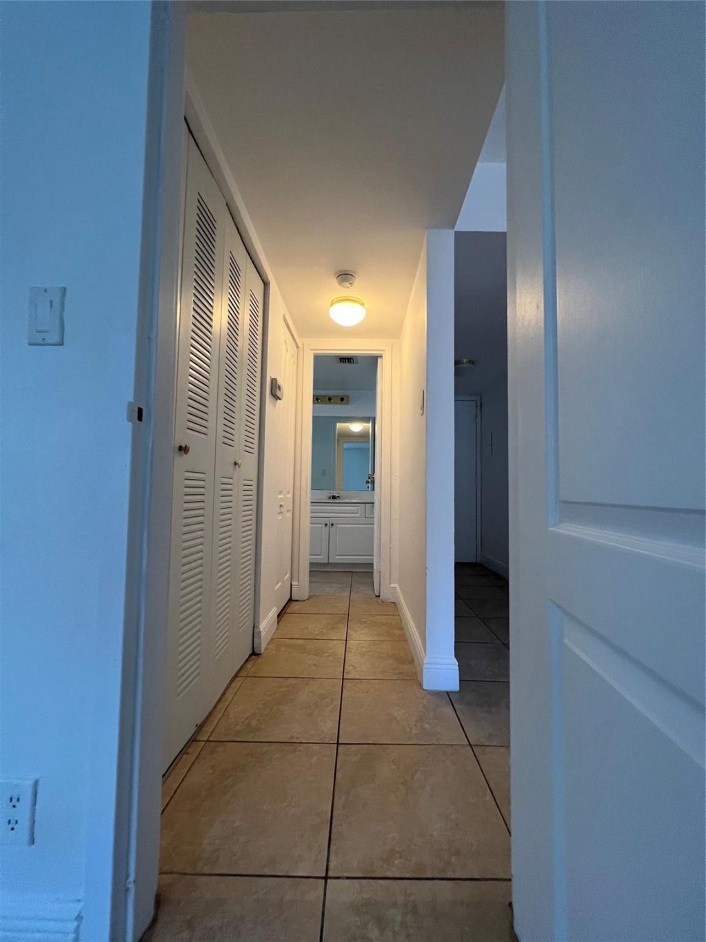 5221 Geneva Way, Unit 208, Doral, FL 33166 Photo