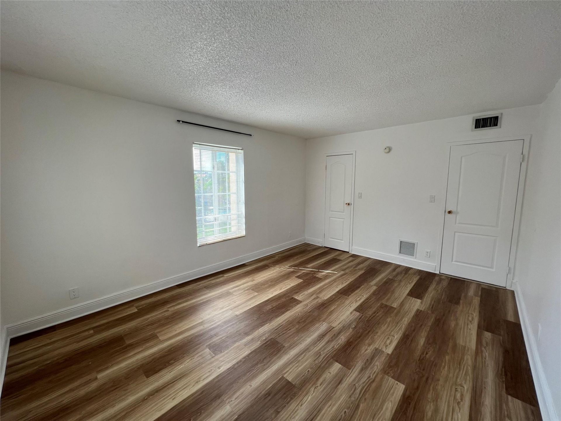 5221 Geneva Way, Unit 208, Doral, FL 33166 Photo