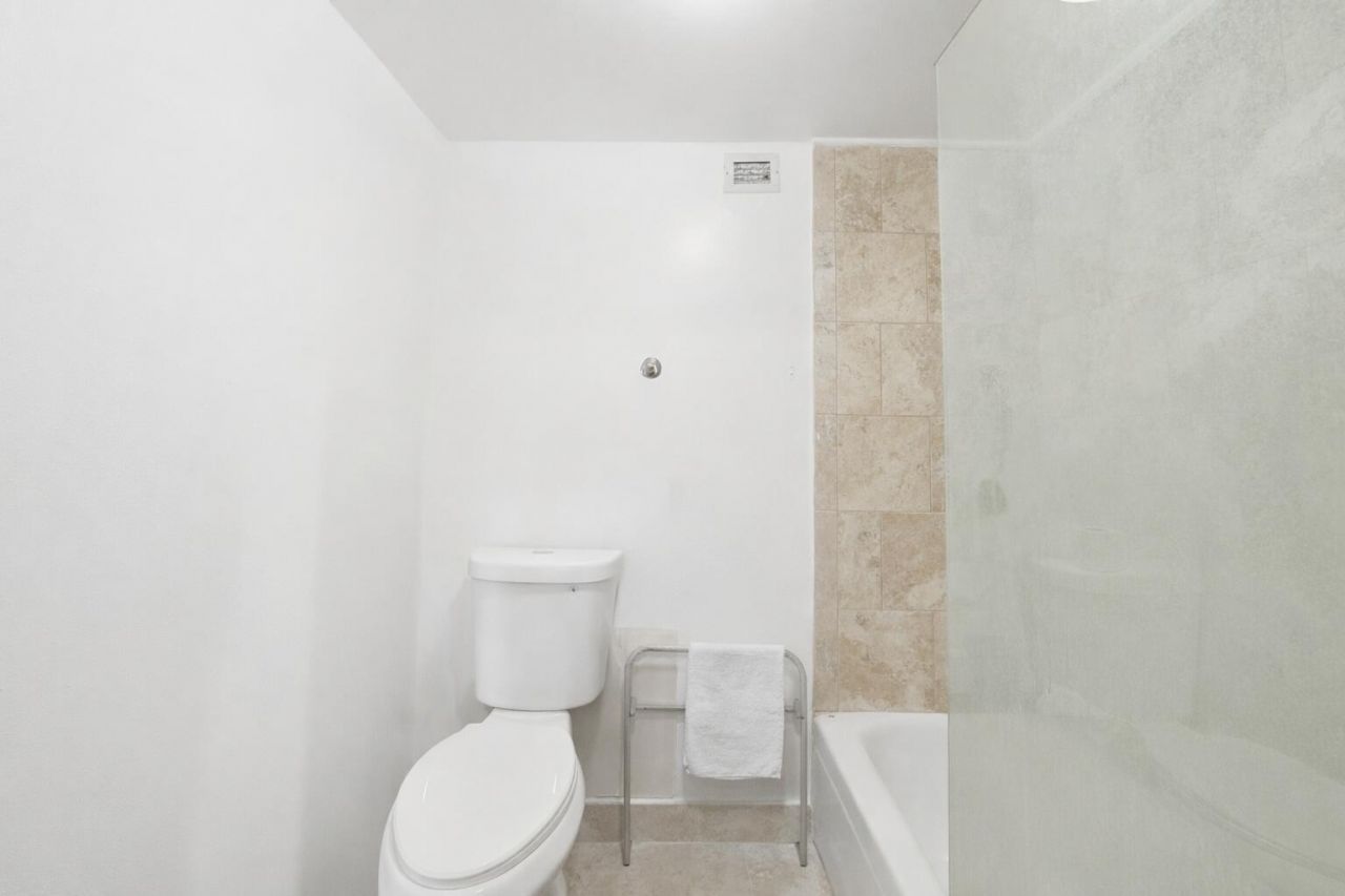 16850 S Glades Drive, Unit 2g, North Miami Beach, FL 33162 Photo