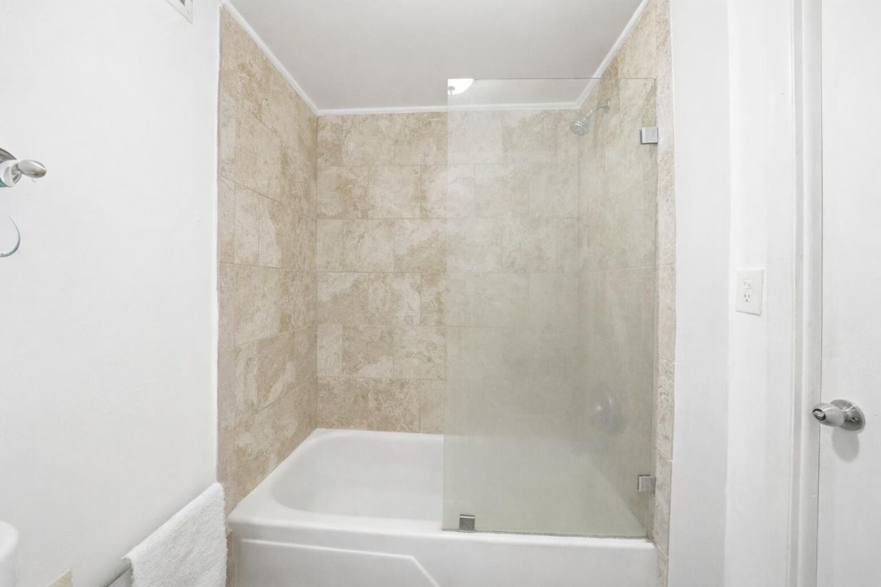 16850 S Glades Drive, Unit 2g, North Miami Beach, FL 33162 Photo