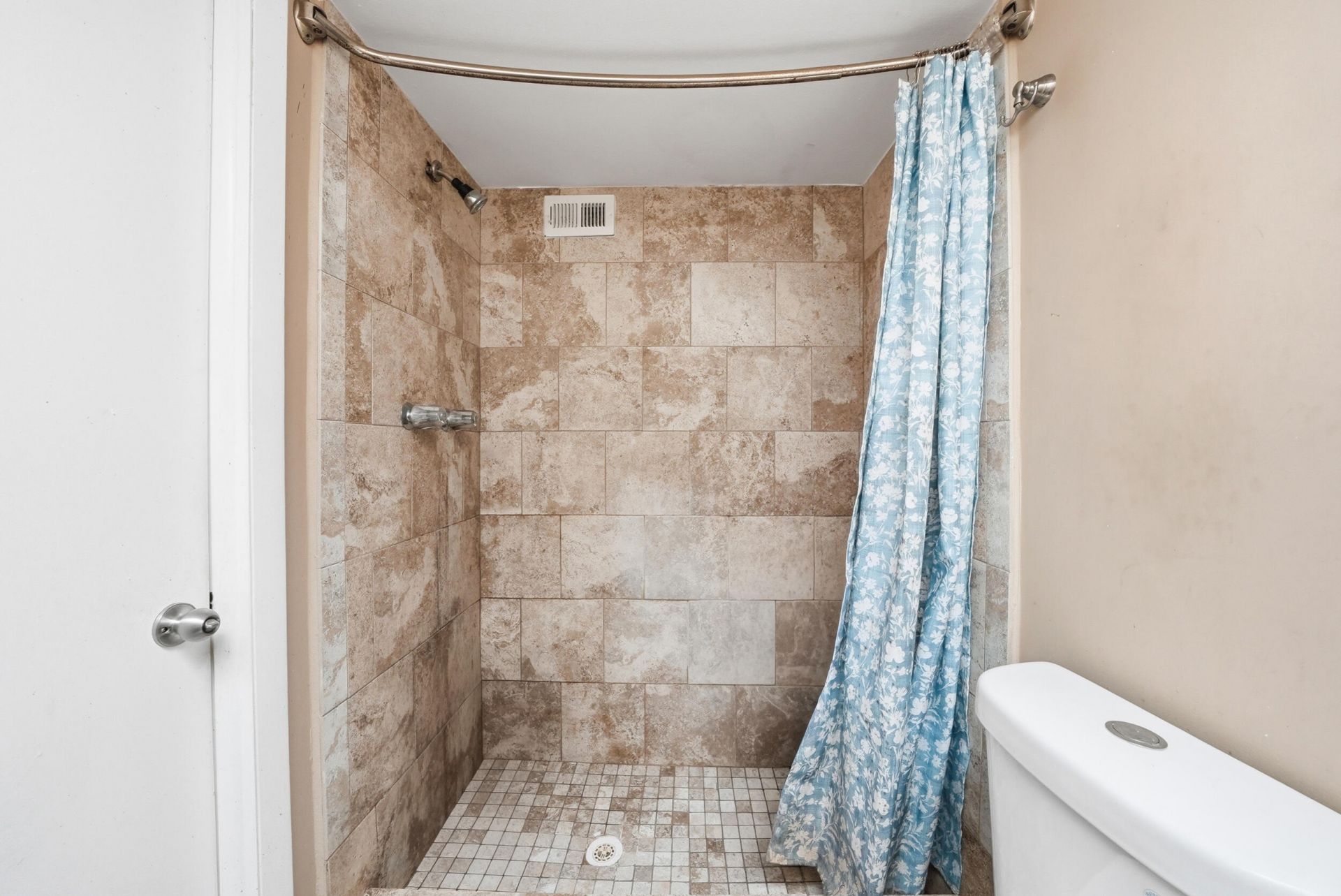 16850 S Glades Drive, Unit 2g, North Miami Beach, FL 33162 Photo