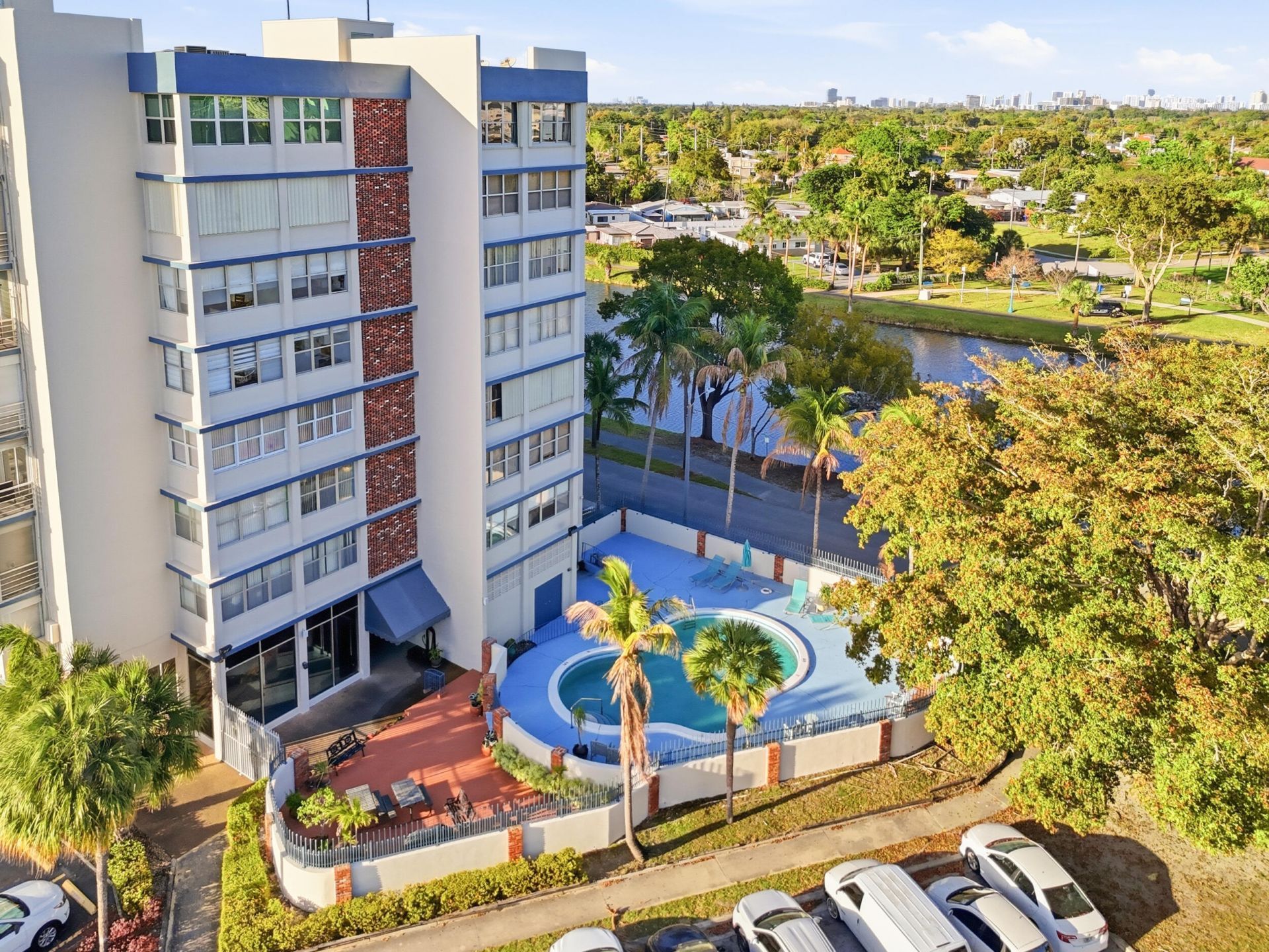 16850 S Glades Drive, Unit 2g, North Miami Beach, FL 33162 Photo