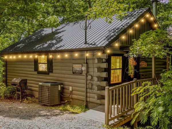 1727 Oakridge View Lane, Sevierville, TN 37876