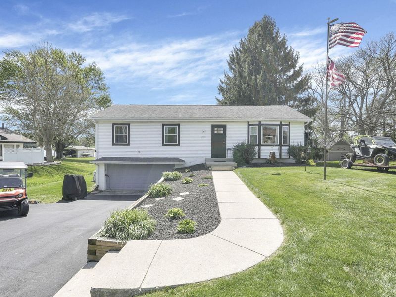 2571 W Choctaw Drive, London, OH 43140 Photo 1