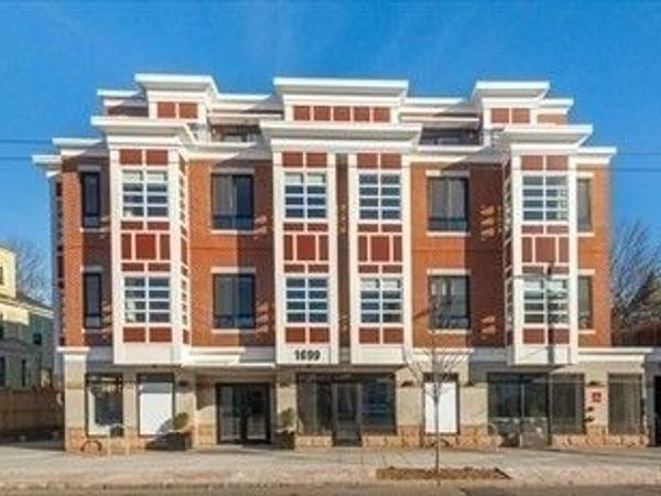 1699 Massachusetts Ave, Unit 202, Cambridge, MA 02138