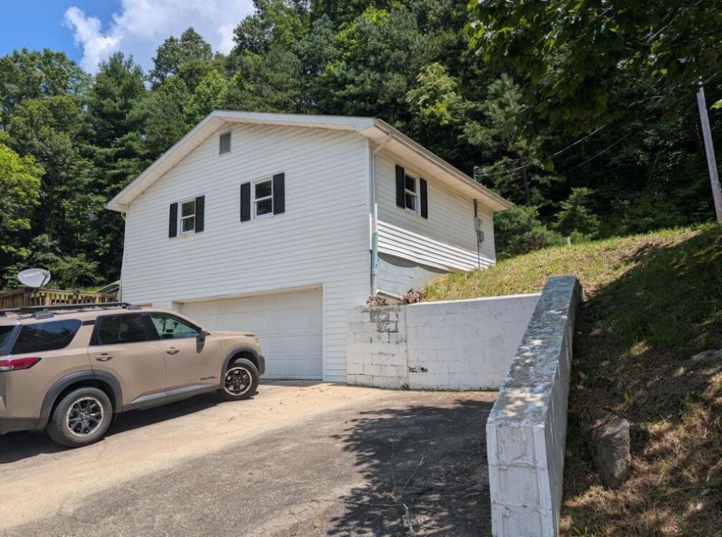 56 Sand Lick Road, Mc Kee, KY 40447 Main Photo