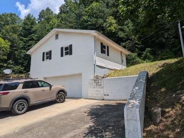 56 Sand Lick Road, McKee, KY 40447