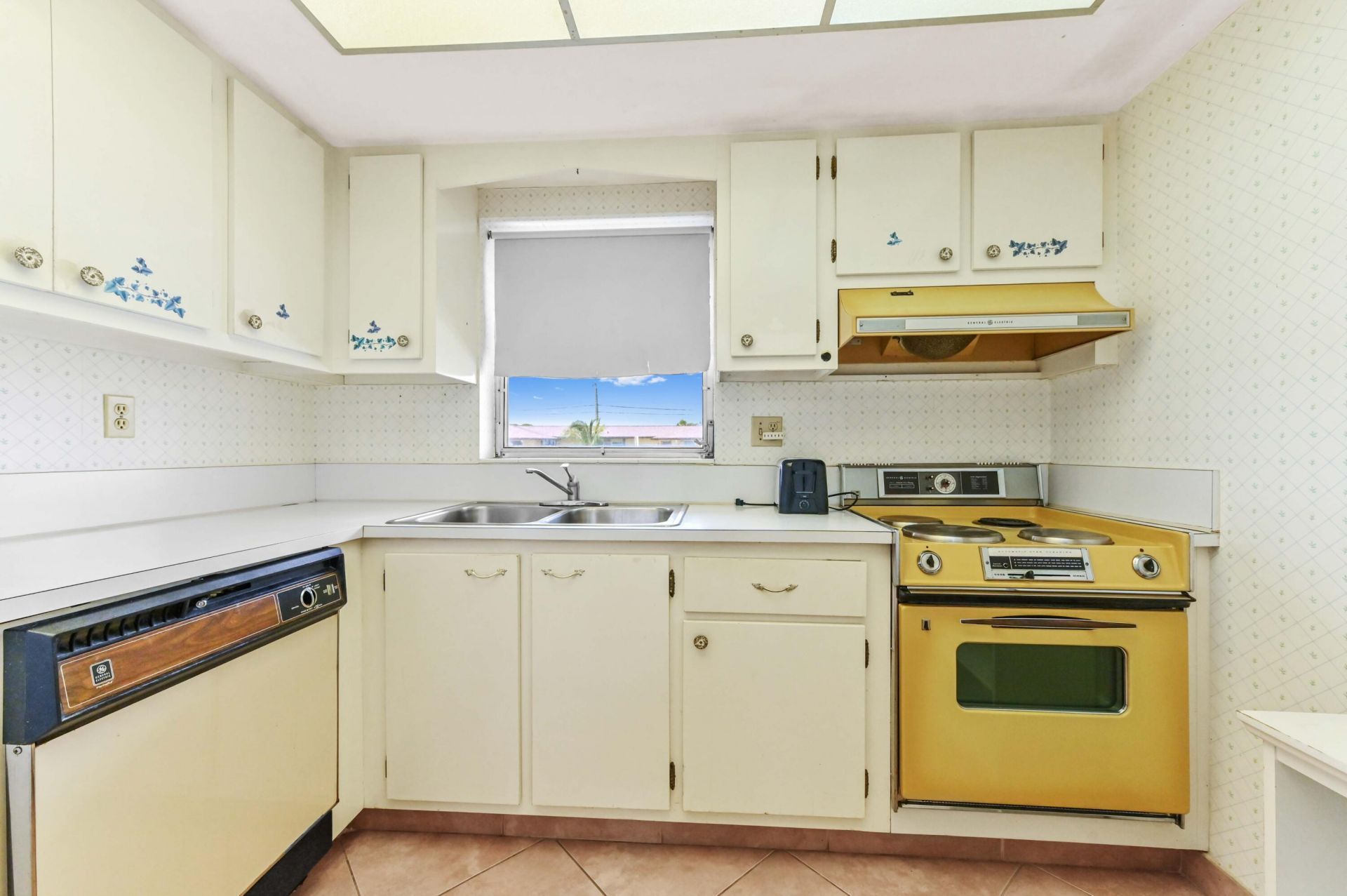 2915 Crosley Drive W, Unit B, West Palm Beach, FL 33415 Photo