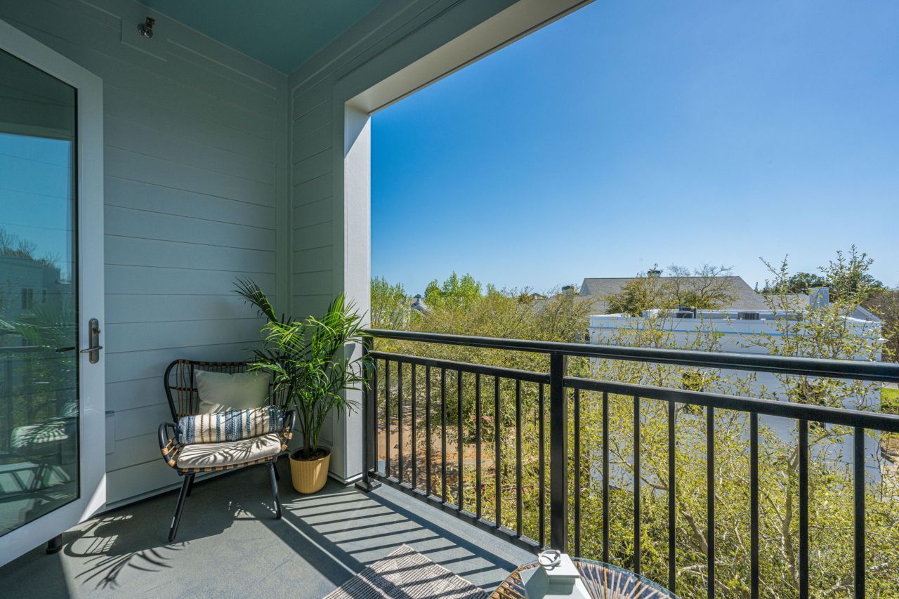 200 River Landing Drive Photo 4