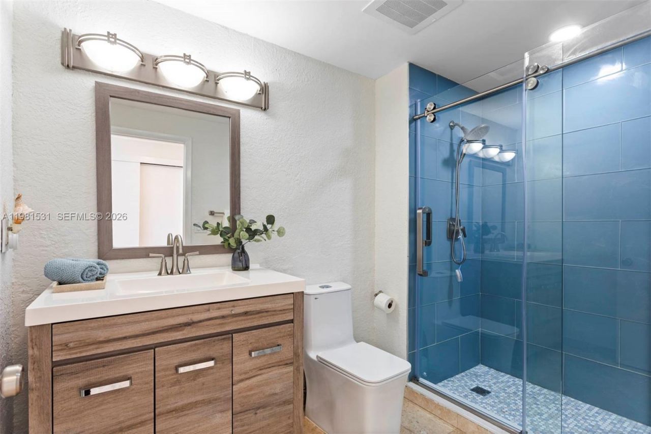 3232 SW 22nd Ter , Unit PH 2002, Miami, FL 33145 Photo