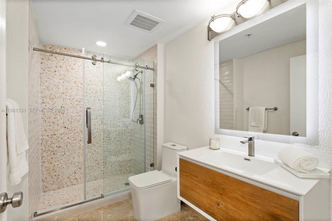 3232 SW 22nd Ter , Unit PH 2002, Miami, FL 33145 Photo