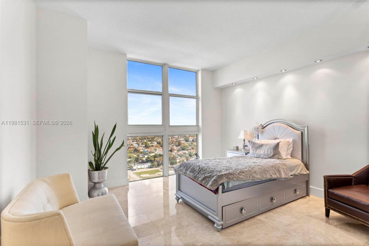 3232 SW 22nd Ter , Unit PH 2002, Miami, FL 33145 Photo