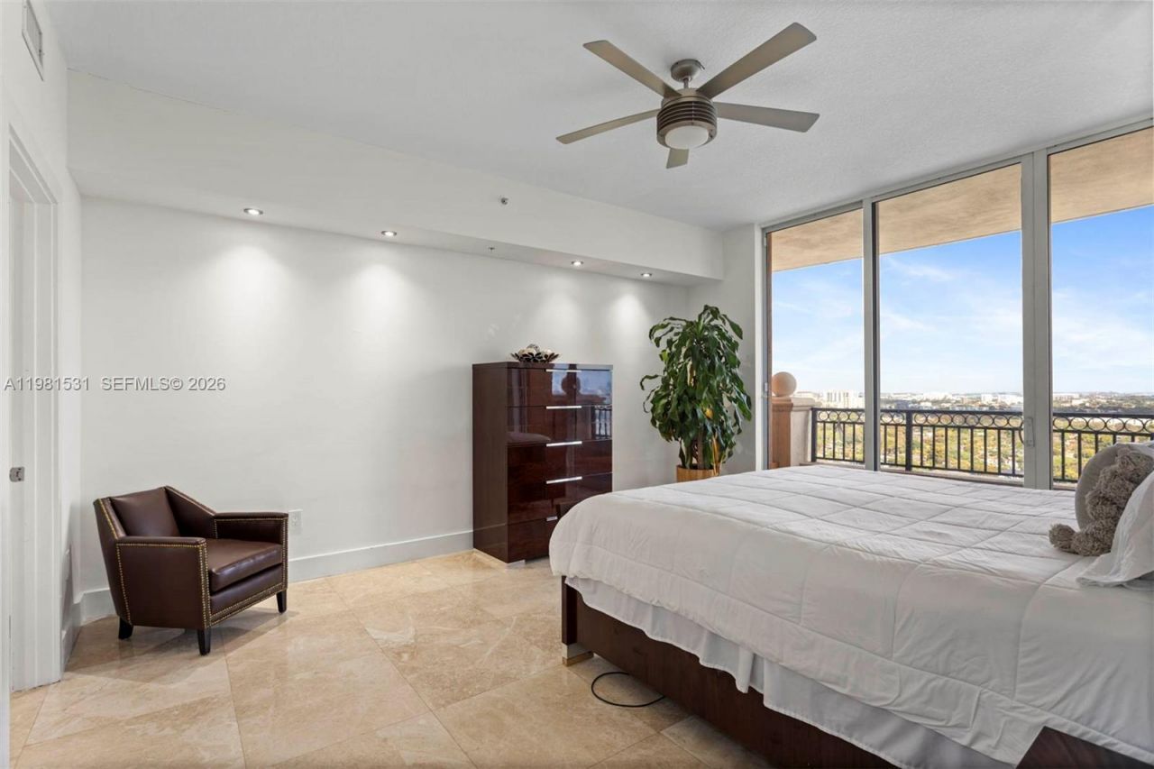 3232 SW 22nd Ter , Unit PH 2002, Miami, FL 33145 Photo