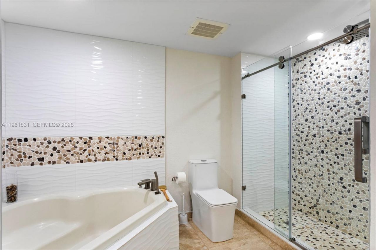 3232 SW 22nd Ter , Unit PH 2002, Miami, FL 33145 Photo