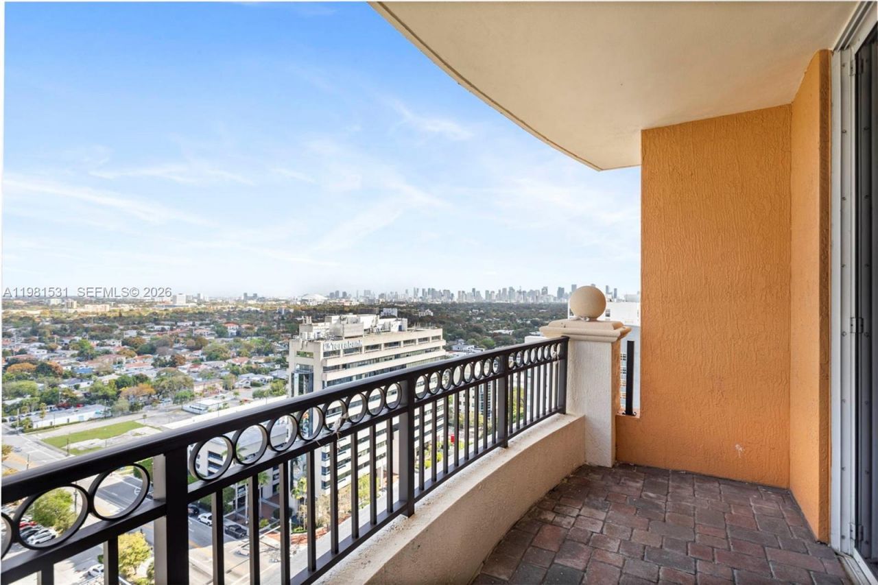 3232 SW 22nd Ter , Unit PH 2002, Miami, FL 33145 Photo