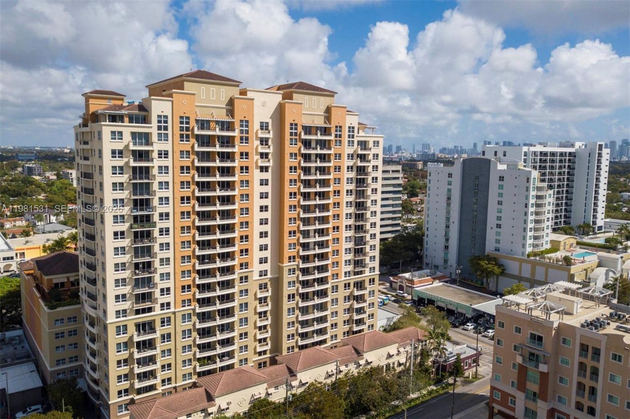 3232 SW 22nd Ter , Unit PH 2002, Miami, FL 33145 Photo