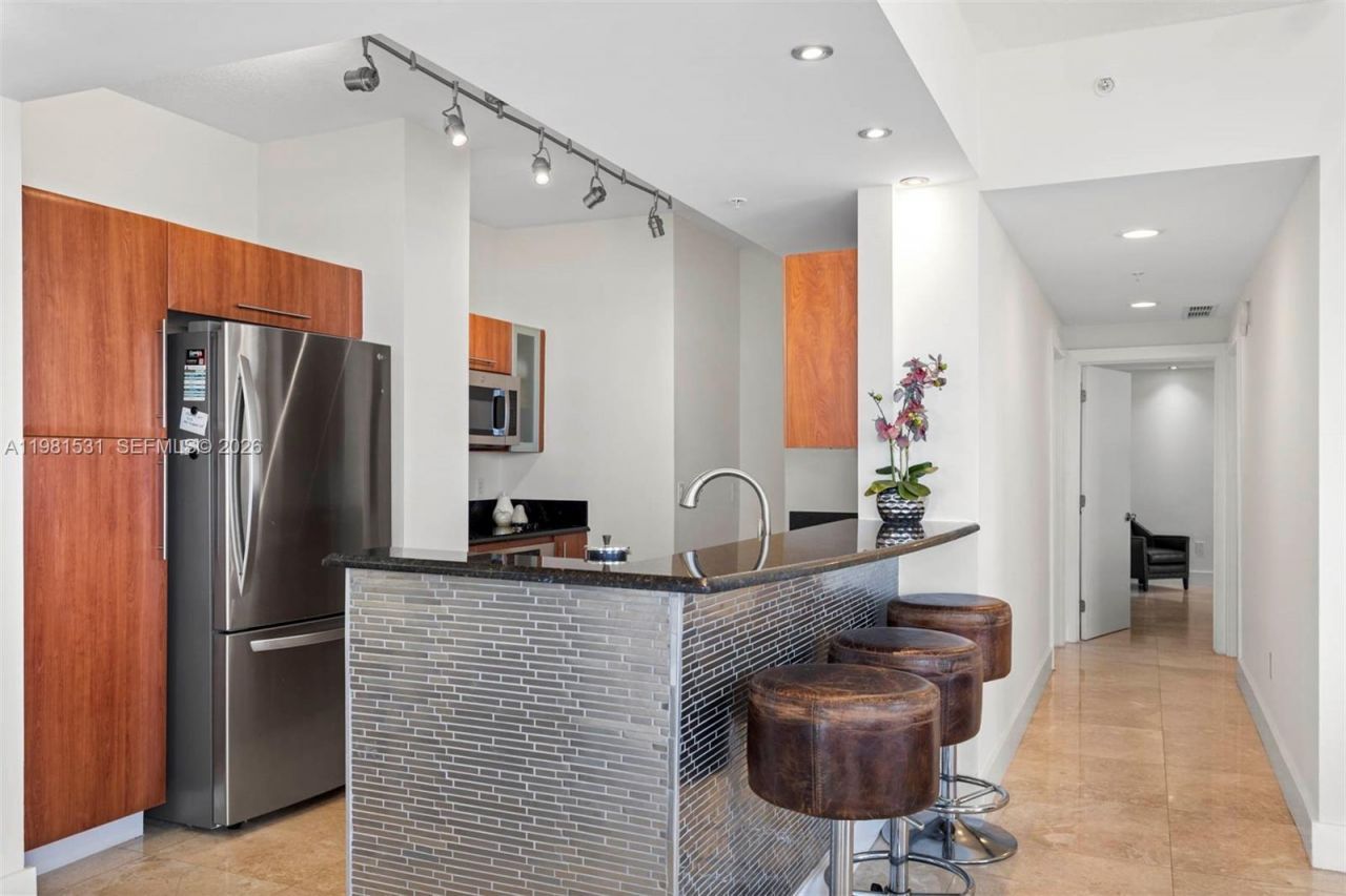 3232 SW 22nd Ter , Unit PH 2002, Miami, FL 33145 Photo