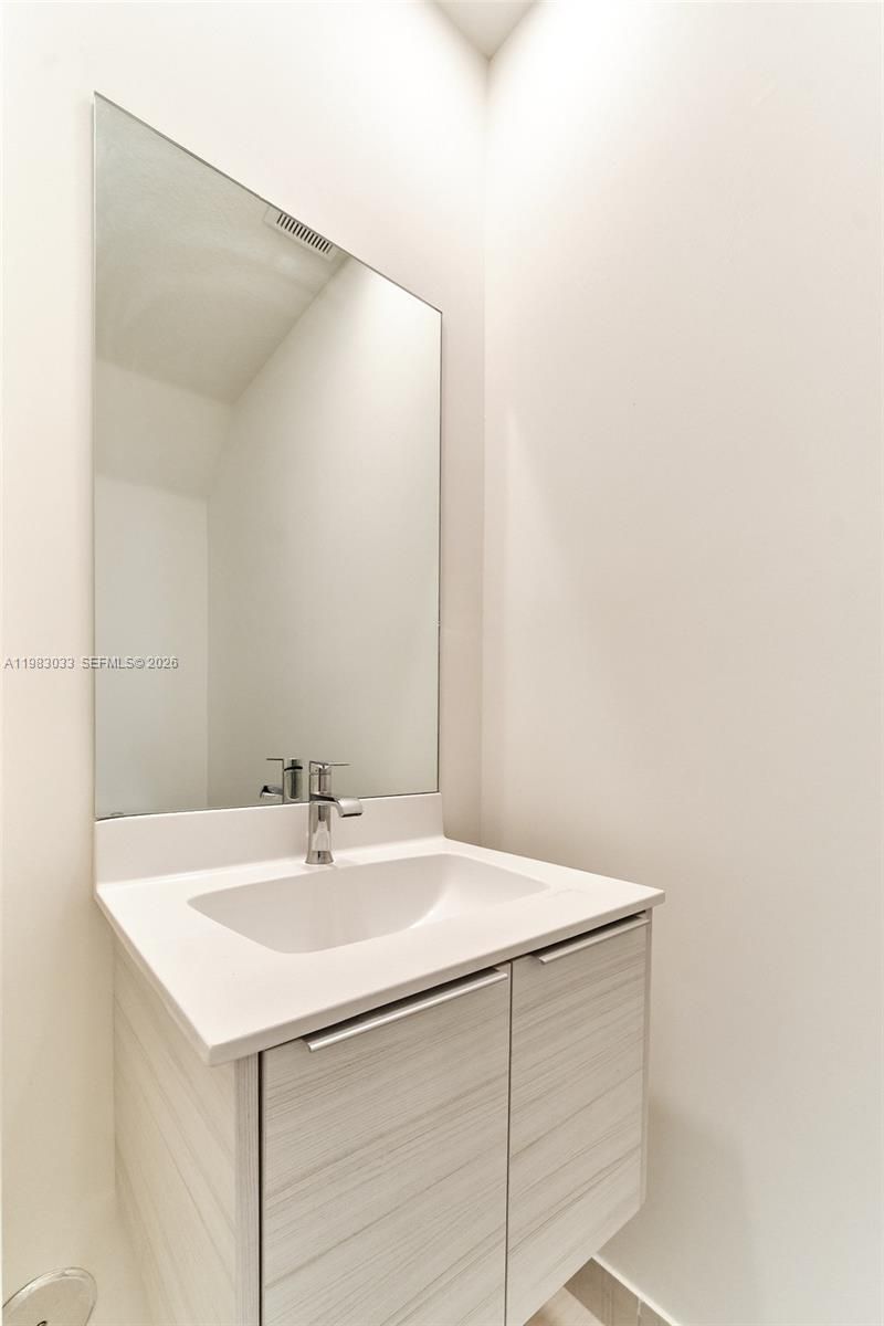 10447 NW 66th St , Doral, FL 33178 Photo