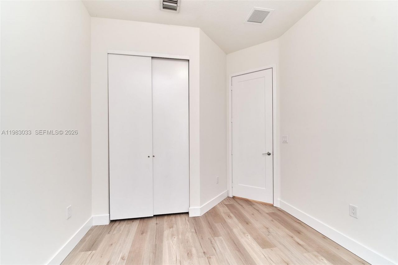 10447 NW 66th St , Doral, FL 33178 Photo