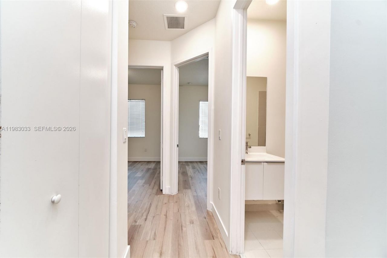 10447 NW 66th St , Doral, FL 33178 Photo